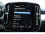 Volvo XC40 B4 Automaat Plus Dark | Verwarmbare Voorstoelen en Stuurwiel | Semi-Elektrische Trekhaak | Verwarmbare Voorruit | Premium Audio by Harman Kardon | Adaptieve Cruise Control | Park Assist
