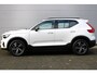 Volvo XC40 B4 Automaat Plus Dark | Verwarmbare Voorstoelen en Stuurwiel | Semi-Elektrische Trekhaak | Verwarmbare Voorruit | Premium Audio by Harman Kardon | Adaptieve Cruise Control | Park Assist