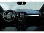 Volvo XC40 B4 Automaat Plus Dark | Verwarmbare Voorstoelen en Stuurwiel | Semi-Elektrische Trekhaak | Verwarmbare Voorruit | Premium Audio by Harman Kardon | Adaptieve Cruise Control | Park Assist