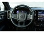 Volvo XC40 B4 Automaat Plus Dark | Verwarmbare Voorstoelen en Stuurwiel | Semi-Elektrische Trekhaak | Verwarmbare Voorruit | Premium Audio by Harman Kardon | Adaptieve Cruise Control | Park Assist