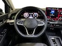 Volkswagen Golf 1.5 eTSI 110pk Life Edition Achteruitrijcamera / Koplampverlichting led plus / 17 inch lichtmetaal / Voorstoelen verwarmbaar