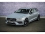 Volvo V60 2.0 B3 Essential Edition | Sport Pack | 19" Black Edition Velgen | Leder | Adaptieve Cruise Control | Stoelverwarming | Park Assist |