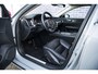 Volvo V60 2.0 B3 Essential Edition | Sport Pack | 19" Black Edition Velgen | Leder | Adaptieve Cruise Control | Stoelverwarming | Park Assist |