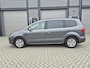 Volkswagen Sharan 1.4 TSI Highline 7p. Automaat*Lederen bekleding*Panoramadak*Nai*PDC-Cruise Control enz. Deze mooie Volkswagen Sharan wordt in opdracht van een particulier aangeboden.