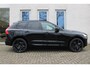 Volvo XC60 2.0 T6 Plug-in hybrid AWD Plus Black Edition | Panoramadak | Actieve luchtvering met FOUR-C | Head-up display | Extra getint glas | Verwarmbare voorstoelen | Verwarmbaar stuurwiel | Visual Park Assist met Front "Fisheye" view | Adaptive cruise control | Pilot assist | Blind spot | Google-Maps navigatie |