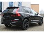 Volvo XC60 2.0 T6 Plug-in hybrid AWD Plus Black Edition | Panoramadak | Actieve luchtvering met FOUR-C | Head-up display | Extra getint glas | Verwarmbare voorstoelen | Verwarmbaar stuurwiel | Visual Park Assist met Front "Fisheye" view | Adaptive cruise control | Pilot assist | Blind spot | Google-Maps navigatie |