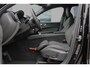 Volvo XC60 2.0 T6 Plug-in hybrid AWD Plus Black Edition | Panoramadak | Actieve luchtvering met FOUR-C | Head-up display | Extra getint glas | Verwarmbare voorstoelen | Verwarmbaar stuurwiel | Visual Park Assist met Front "Fisheye" view | Adaptive cruise control | Pilot assist | Blind spot | Google-Maps navigatie |