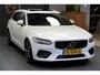Volvo V90 2.0 T4 140kW/190pk Aut8 R-Design PANORAMADAK + FULL LED HIGH BEAM + NAVI SENSUS + PILOT ASSIST + ADAPT.CRUISE + STOELVERWARMING + LEER/ALCANTARA + LANE ASSIST + KEYLESS ENTRY&GO + ON-CALL + PARKSENSOREN + 19" LM-VELGEN!!