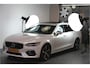 Volvo V90 2.0 T4 140kW/190pk Aut8 R-Design PANORAMADAK + FULL LED HIGH BEAM + NAVI SENSUS + PILOT ASSIST + ADAPT.CRUISE + STOELVERWARMING + LEER/ALCANTARA + LANE ASSIST + KEYLESS ENTRY&GO + ON-CALL + PARKSENSOREN + 19" LM-VELGEN!!