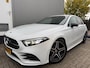 Mercedes-Benz A-klasse 180 Business Solution AMG Night Upgrade AUTOMAAT / ECC / CRUISE / NAVI / LMV / CAMERA / SENSOREN V+A