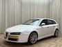 Alfa Romeo 159 Sportwagon 1.7 T TI *Schuifdak* CarPlay, Leder+Stoelverw., BOSE, Xenon, 19" TI, 200PK