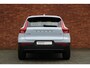 Volvo XC40 B4 Plus Dark | Verwarmbare Voorstoelen en Stuurwiel | Semi-Elektrische Trekhaak | Verwarmbare Voorruit | Premium Audio by Harman Kardon | Adaptieve Cruise Control | Park Assist
