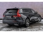 Volvo V60 Plug-in Hybrid T6 AWD Momentum Pro | Adaptive Cruise Control | Lederen bekleding | Dode hoek detectie | Navigatie | Comfortstoelen | Stoelverwarming | Parkeercamera | Parkeersensoren Voor + Achter | Volvo On Call | Getint glas | Apple Carplay / Android Auto |