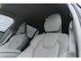 Volvo V60 Plug-in Hybrid T6 AWD Momentum Pro | Adaptive Cruise Control | Lederen bekleding | Dode hoek detectie | Navigatie | Comfortstoelen | Stoelverwarming | Parkeercamera | Parkeersensoren Voor + Achter | Volvo On Call | Getint glas | Apple Carplay / Android Auto |