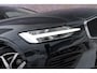 Volvo V60 Plug-in Hybrid T6 AWD Momentum Pro | Adaptive Cruise Control | Lederen bekleding | Dode hoek detectie | Navigatie | Comfortstoelen | Stoelverwarming | Parkeercamera | Parkeersensoren Voor + Achter | Volvo On Call | Getint glas | Apple Carplay / Android Auto |
