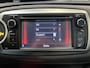 Toyota Yaris 1.0 VVT-i Aspiration / Trekhaak (Trekgewicht 750kg) / Achteruitrijcamera / Navigatie full map / Climate Control / Bluetooth / Elektrische Ramen voor /