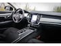 Volvo V90 2.0 T4 Momentum | Adaptive Cruise Control | Stoel + Stuurverwarming | Trekhaak | Standkachel | 18 Inch | Parkeersensoren voor + achter | Elektr. Achterklep | Apple Carplay/Android Auto |