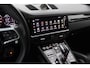 Porsche Cayenne 3.0 E-Hybrid Platinum Edition / Trekhaak / Panoramadak / 360Camera / Achterasbesturing / Sportuitlaat / 21'' / Luchtvering / Bose / Sportdesign + Chrono / Carbon intr. / 4zone Airco / Stoelventilatie+verwarming / Stuurver