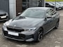 BMW 3-Serie 320d xDrive M-SPORT ** LED, NAVI+, HALF-LEDER, HuD, ACC, 19-inch LMV, DRAVIT GRAU ** 1e EIG - UNFALLFREI - BMW GAR ** ** INFORMEER OOK NAAR ONZE AANTREKKELIJKE FINANCIAL-LEASE TARIEVEN **
