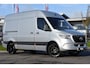 Mercedes-Benz Sprinter 319 V6 3.0 CDI L2H2 AMG Edition 360 Camera, Cruise, Carplay, 10,5'' Mbux, LED, Stoelverwarming, Standkachel, Automaat, Trekhaak, Uniek!