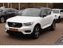 Volvo XC40 2.0 T4 R-Design / Trekhaak / Panoramadak / Camera / Harman Kardon / Leder&Alcantara / 19'' / Bliss / CarPlay / Stoelverwarming / DAB / ACC