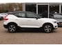 Volvo XC40 2.0 T4 R-Design / Trekhaak / Panoramadak / Camera / Harman Kardon / Leder&Alcantara / 19'' / Bliss / CarPlay / Stoelverwarming / DAB / ACC