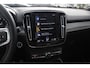 Volvo XC40 2.0 T4 R-Design / Trekhaak / Panoramadak / Camera / Harman Kardon / Leder&Alcantara / 19'' / Bliss / CarPlay / Stoelverwarming / DAB / ACC