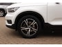 Volvo XC40 2.0 T4 R-Design / Trekhaak / Panoramadak / Camera / Harman Kardon / Leder&Alcantara / 19'' / Bliss / CarPlay / Stoelverwarming / DAB / ACC