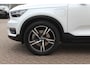 Volvo XC40 2.0 T4 R-Design / Trekhaak / Panoramadak / Camera / Harman Kardon / Leder&Alcantara / 19'' / Bliss / CarPlay / Stoelverwarming / DAB / ACC