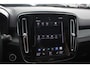 Volvo XC40 2.0 T4 R-Design / Trekhaak / Panoramadak / Camera / Harman Kardon / Leder&Alcantara / 19'' / Bliss / CarPlay / Stoelverwarming / DAB / ACC
