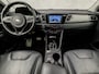 Kia Niro 1.6 GDi Hybrid Sport 142Pk Automaat (APPLE CARPLAY, NAVIGATIE, LEDEREN SPORTSTOELEN, STUUR/STOELVERWARMING, CAMERA, ADAPTIVE CRUISE, STOELKOELING, KEYLESS, TREKHAAK, NIEUWE APK, NIEUWSTAAT)
