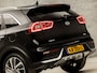 Kia Niro 1.6 GDi Hybrid Sport 142Pk Automaat (APPLE CARPLAY, NAVIGATIE, LEDEREN SPORTSTOELEN, STUUR/STOELVERWARMING, CAMERA, ADAPTIVE CRUISE, STOELKOELING, KEYLESS, TREKHAAK, NIEUWE APK, NIEUWSTAAT)