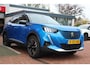 Peugeot e-2008 EV 50kWh *GT* | 3 Fase | Carplay | Cruise & Climate Control | Stoel verwarming | Camera | Privacy | PDC | Navigatie | Bluetooth |