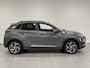 Hyundai Kona 1.6 GDI HEV Premium TREKHAAK | LEDER | FULL LED | 18 INCH VELGEN | UNIEKE KILOMETERSTAND EN ZEER COMPLEET! x