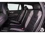 Volvo V60 T6 Recharge AWD Plus Dark - Panorama/schuifdak - IntelliSafe Assist & Surround - 360º Camera - Harman/Kardon audio - Verwarmde voorstoelen, stuur & achterbank - Parkeersensoren voor & achter - Elektr. bedienb. voorstoelen met geheugen - Elektr. inklapbare trekhaak - 18' LMV
