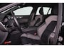 Volvo V60 T6 Recharge AWD Plus Dark - Panorama/schuifdak - IntelliSafe Assist & Surround - 360º Camera - Harman/Kardon audio - Verwarmde voorstoelen, stuur & achterbank - Parkeersensoren voor & achter - Elektr. bedienb. voorstoelen met geheugen - Elektr. inklapbare trekhaak - 18' LMV