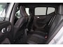 Volvo XC40 T5 Recharge Plus Dark - IntelliSafe Assist - 360º Camera - Harman/Kardon audio - Verwarmde voorstoelen & stuur - Parkeersensoren voor & achter - Elektr. bedienb. voorstoelen met geheugen links - Draadloze tel. lader - Extra getint glas - 19' LMV