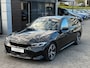 BMW 3-Serie Touring 320d xDrive M-SPORT ** LED, NAVI+, LEDER, PANORAMA, H&K, HuD, TREKH, 19-inch LMV ** 1e EIG - UNFALLFREI ** ** INFORMEER OOK NAAR ONZE AANTREKKELIJKE FINANCIAL-LEASE TARIEVEN **