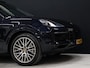Porsche Cayenne 3.0 E-Hybrid Platinum Edition [SCHUIFKANTELDAK, SPORT CHRONO, SOFTCLOSE, TREKHAAK INKLAPBAAR, LUCHTVERING, APPLE CARPLAY, ANDROID, MEMORY SEATS, BOSE SOUND, 360 CAMERA, HEAD-UP, ADAPTIVE CRUISE, STOELVENTILATIE, STOELVERW
