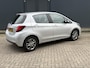 Toyota Yaris 1.3 VVT-i Aspiration / Climate Control / Eerste Eigenaar - NAP / Navigatie / Cruise Control / Camera / All-Season banden / Bluetooth