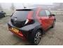 Toyota Aygo X ENVY 5-DEURS CLIMA KEYLESS PARK-SENSOREN PRIVACY-GLASS 17"LMV CAMERA APPLE/ANDROID