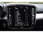 Volvo XC40 2.0 B4 Plus Dark | Trekhaak | Verwarmbare voorruit | Achteruitrijcamera | 19 inch | Google |