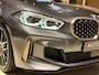 BMW 1-Serie M135i xDrive High Executive PANO|M-Sport|HarmanCardon|HUD|Carplay|Stoel&Stuur verwarming|Keyless|Virtual Dash|ACC