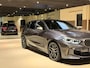 BMW 1-Serie M135i xDrive High Executive PANO|M-Sport|HarmanCardon|HUD|Carplay|Stoel&Stuur verwarming|Keyless|Virtual Dash|ACC