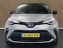 Toyota C-HR 2.0 Hybrid First Edition - ORIGINEEL NEDERLANDSE AUTO - BEARLOCK - BI-TONE - JBL GELUIDSINSTALLATIE - PARKEERSENSOREN VOOR EN ACHTER - LENDEN STEUN- STOELVERWARMING - KEYLESS ENTRY EN START - DODEHOEK DETECTIE