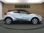 Toyota C-HR 2.0 Hybrid First Edition - ORIGINEEL NEDERLANDSE AUTO - BEARLOCK - BI-TONE - JBL GELUIDSINSTALLATIE - PARKEERSENSOREN VOOR EN ACHTER - LENDEN STEUN- STOELVERWARMING - KEYLESS ENTRY EN START - DODEHOEK DETECTIE