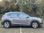 Hyundai Kona 1.6 GDI HEV Automaat Comfort Smart | Lage kmstand | Achteruitrijcamera & sensoren | Draadloze Apple Carplay/Android Auto | lichtmetalen velgen 16" |