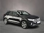 Volkswagen T-Roc R-Line Edition 1.5 TSI 150pk DSG Automaat Trekhaak, Navigatie, Adaptive cruise control, Achteruitrijcamera, LED koplampen, Parkeersensoren, Stoelverwarming