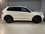 Volkswagen Tiguan 1.4 TSI eHybrid R-Line Business Black Style 19"/Panoramadak/Trekhaak/Leder + memory/Head-up/Elektrische klep/Dodehoek/Stuur + stoelverwarming/IQ Lights/Adaptieve cruise