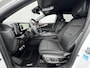 Renault Espace E-Tech full hybrid 200 esprit Alpine 7p. / Fabrieksgarantie tot 02-2027 / Dealer onderhouden / 7 persoons / 1.500 kg trekgewicht / Elektrische stoelen met massage functie / Elektrische klep / HUD / Camera 360° / Navi / Apple Carplay Android / 20" LM wielen / All Season banden /